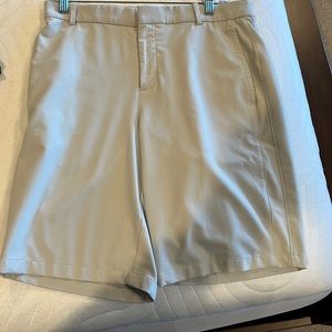 Nike golf shorts men’s medium size 30 BARELY WORN